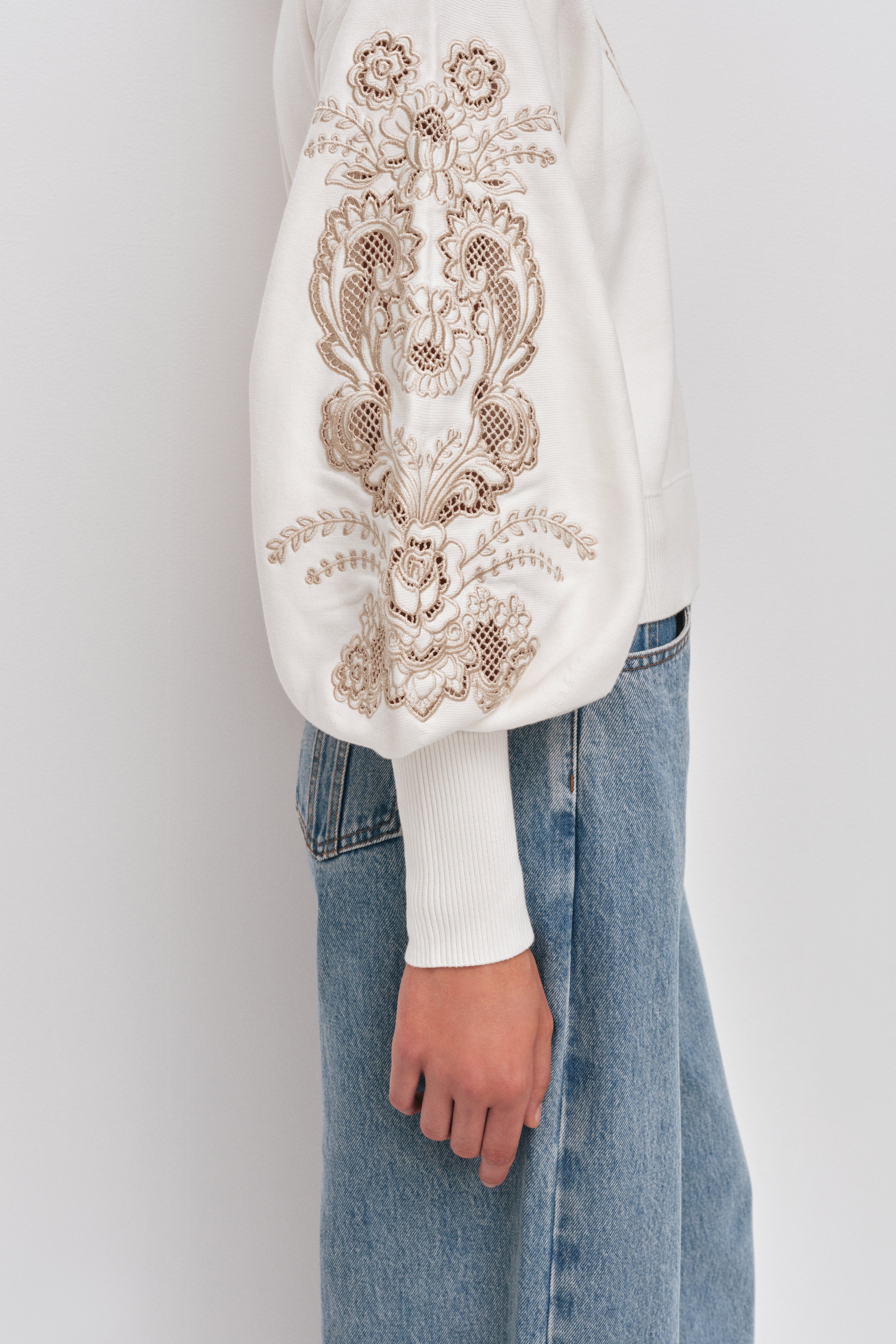 26SU1504_IVRY-ECRBG_5_1770596976