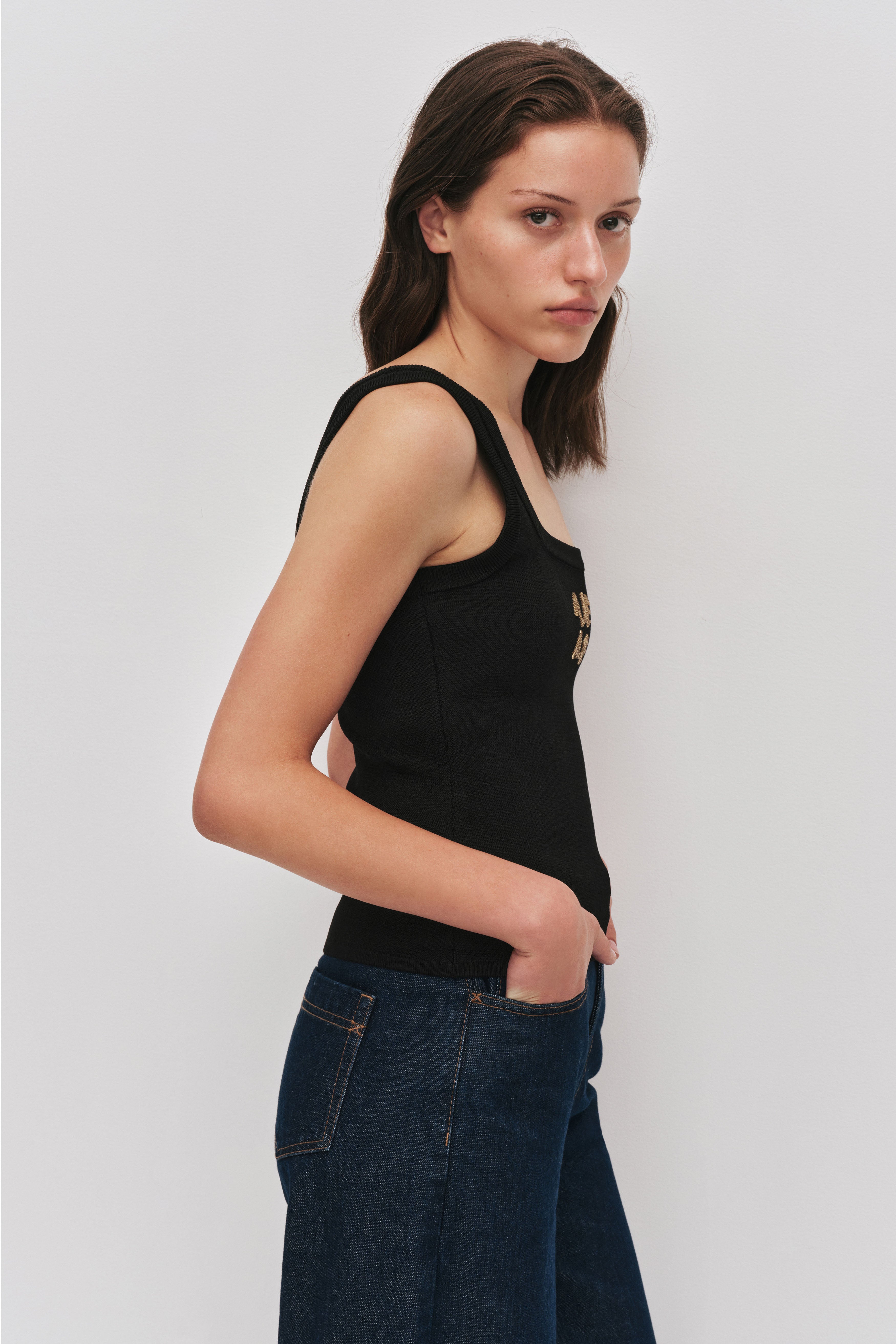 26SU1610_BLK-GLD_5_1770676270