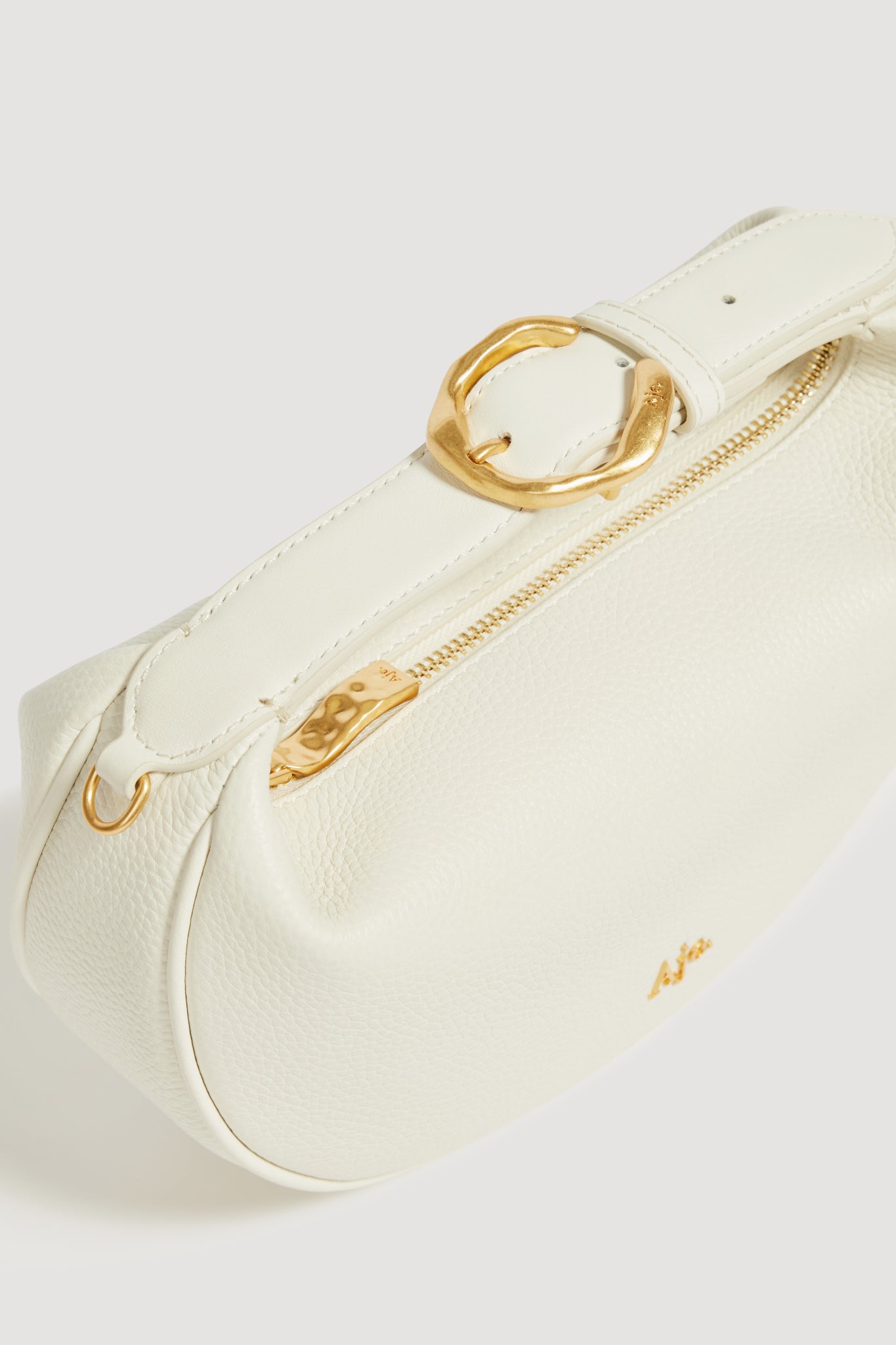 26SU6811_IVRY_3_1768868450