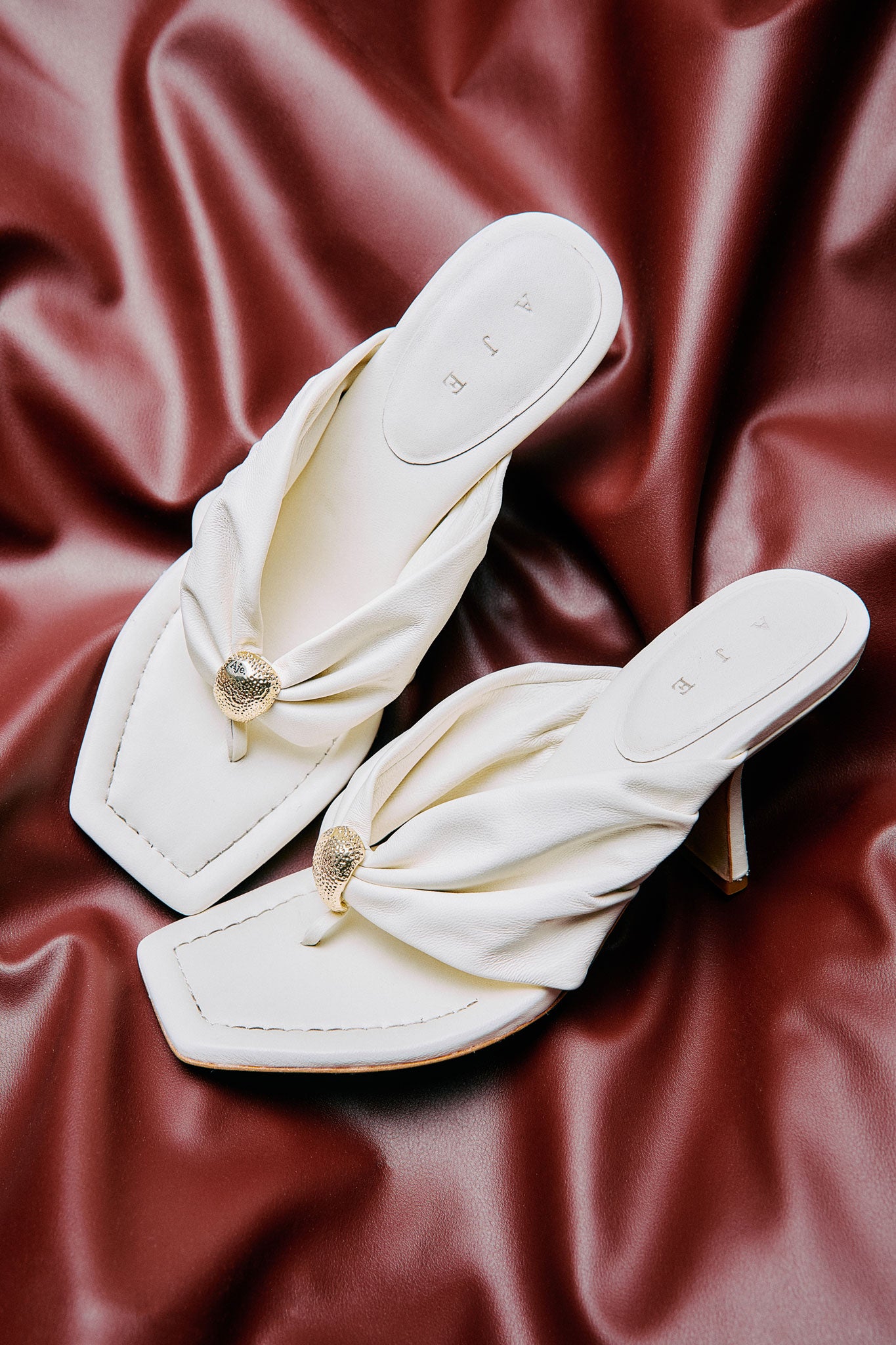 26SU7558_IVRY_6_1754523909